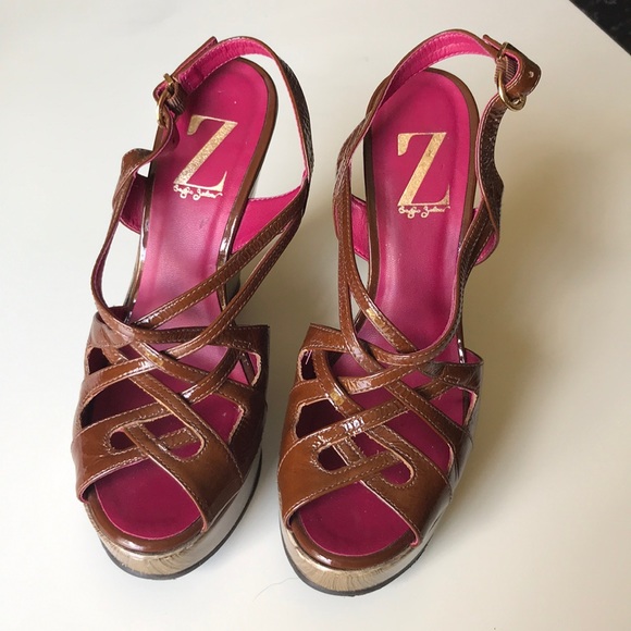 Brown patent sandal wedges - Picture 2 of 3